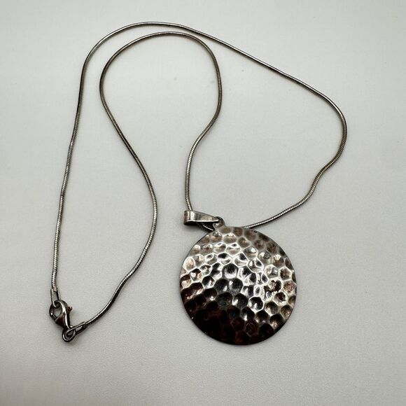SALE! 16" Sterling silver hammered disk pendant necklace! - Picture 2 of 8